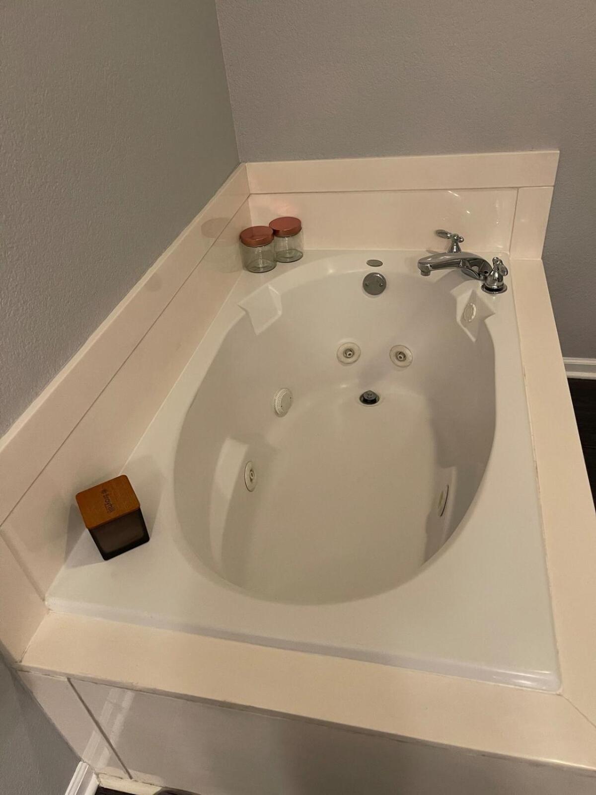 Brooklynn'S Bay, Elegant Lakefront Condo Retreat Hot Springs Exteriör bild