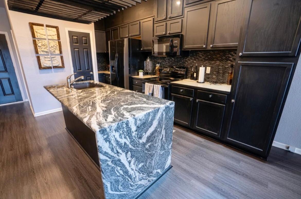 Brooklynn'S Bay, Elegant Lakefront Condo Retreat Hot Springs Exteriör bild