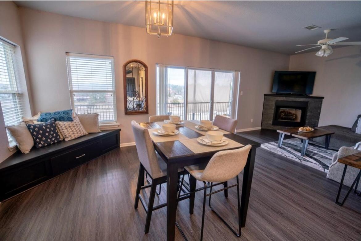 Brooklynn'S Bay, Elegant Lakefront Condo Retreat Hot Springs Exteriör bild