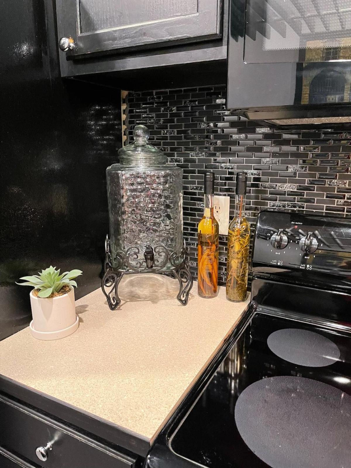 Brooklynn'S Bay, Elegant Lakefront Condo Retreat Hot Springs Exteriör bild